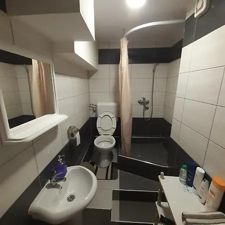 Jermenska Apt. *
