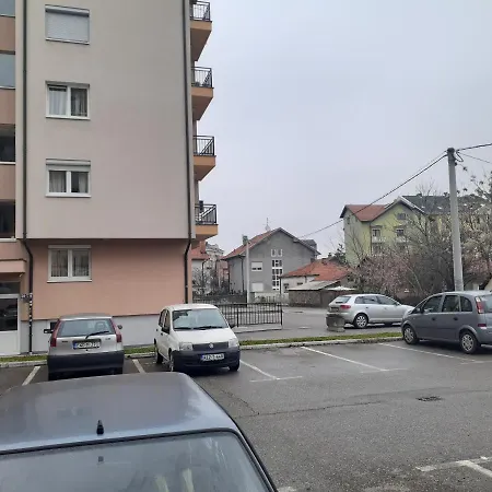 Jermenska Apt. *