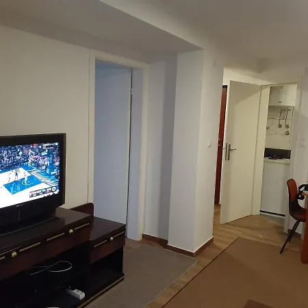Jermenska Apt. *